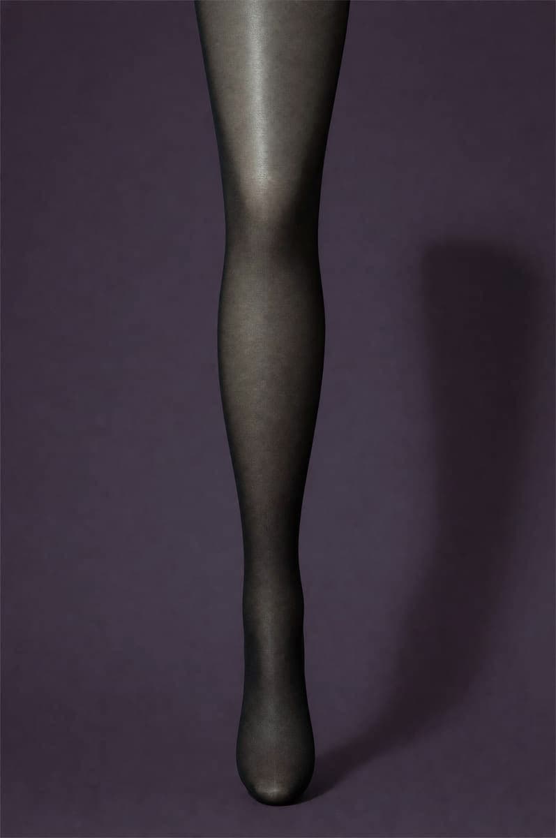 Semi 40 on the standard leg form, 40 denier, photographed under photography standard PS-01